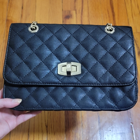 Express Flap Faux Leather Black Shoulder Bag w goldtone hardware. - Picture 4 of 12